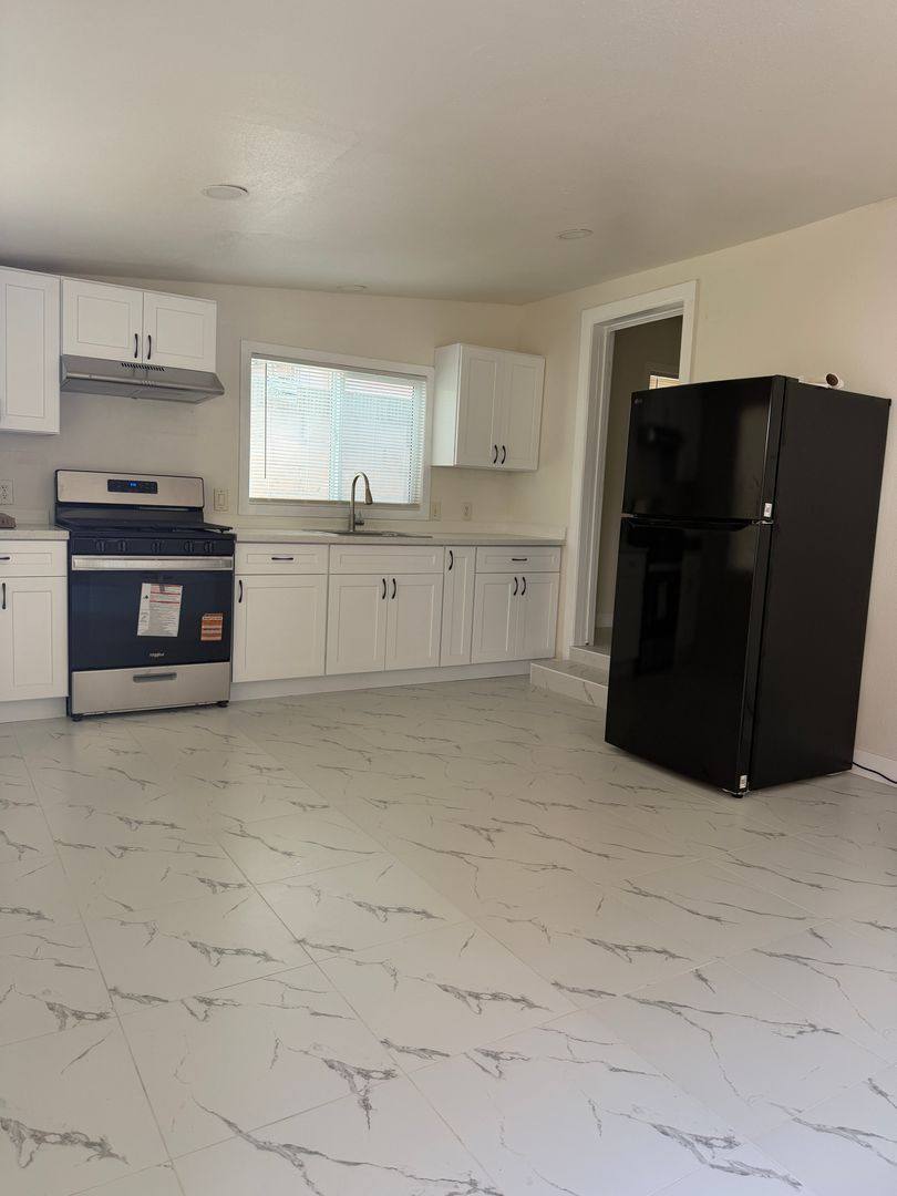 Apartment for rent at 819 S Cypress Ave, Santa Ana, CA 92701
