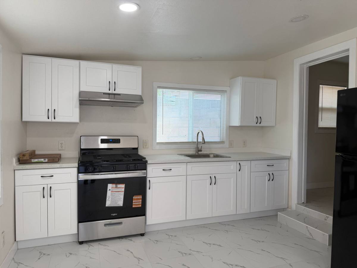 Apartment for rent at 819 S Cypress Ave, Santa Ana, CA 92701