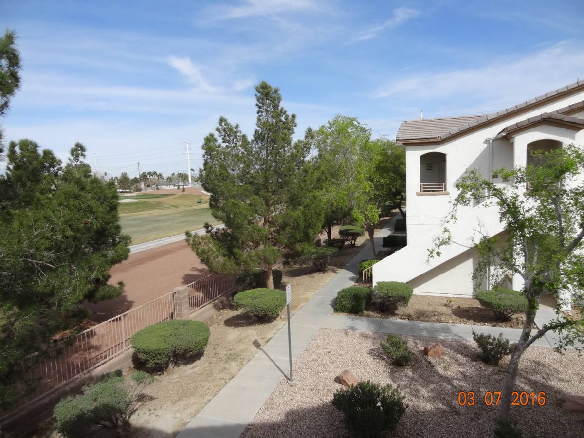 Apartment for rent at 5655 E Sahara, Las Vegas, NV 89142