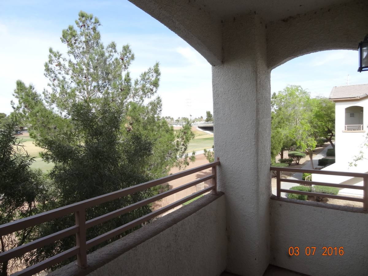 Apartment for rent at 5655 E Sahara, Las Vegas, NV 89142