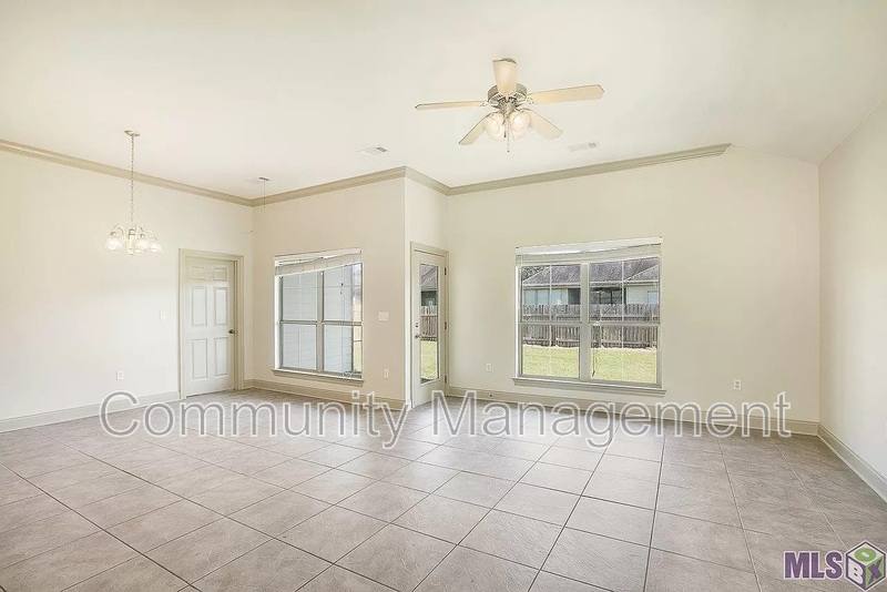 House for rent at 3315 Southlake Ave, Baton Rouge, LA 70810