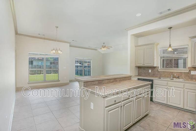 House for rent at 3315 Southlake Ave, Baton Rouge, LA 70810