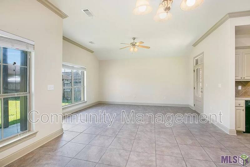 House for rent at 3315 Southlake Ave, Baton Rouge, LA 70810
