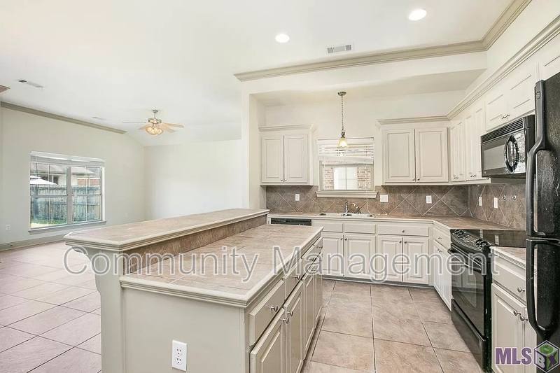 House for rent at 3315 Southlake Ave, Baton Rouge, LA 70810