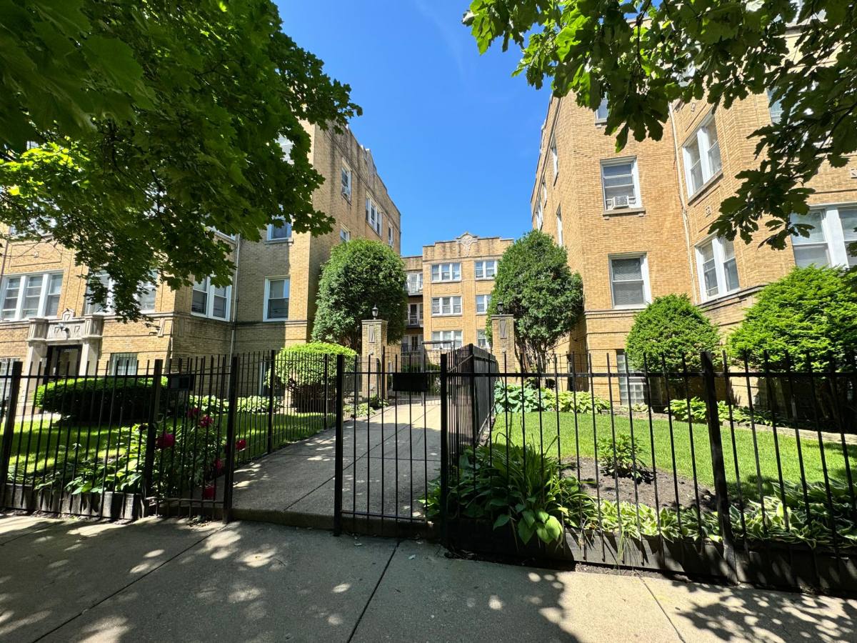 Apartment for rent at 4900-08 N St Louis Ave, Chicago, IL 60625