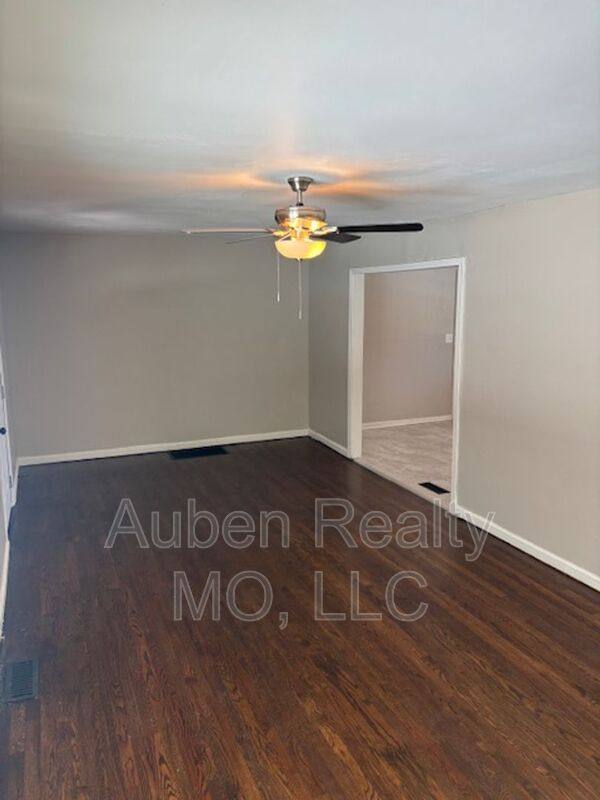 House for rent at 10607 Richmond Ave, Kansas City, MO 64134