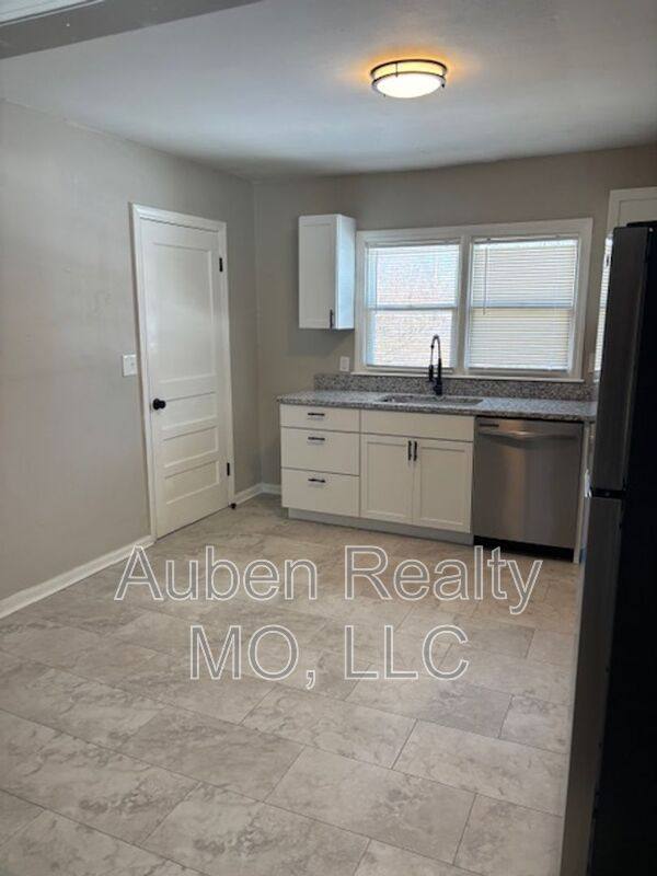 House for rent at 10607 Richmond Ave, Kansas City, MO 64134