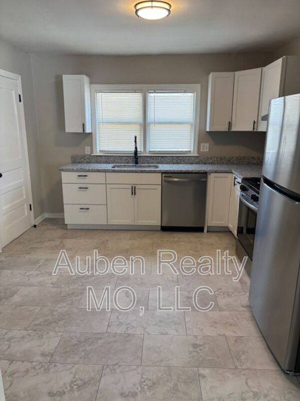 House for rent at 10607 Richmond Ave, Kansas City, MO 64134