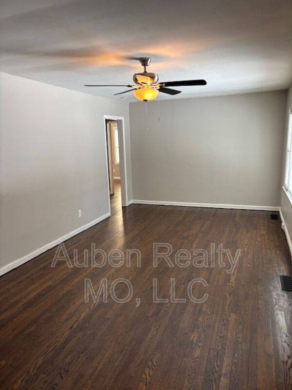 House for rent at 10607 Richmond Ave, Kansas City, MO 64134