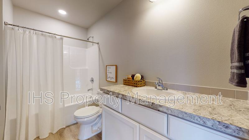 Townhouse for rent at 2513 E Helena #A, Pasco, WA 99301