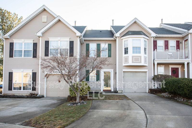 Townhouse for rent at 605 Doral Dr, Blackwood, NJ 08012