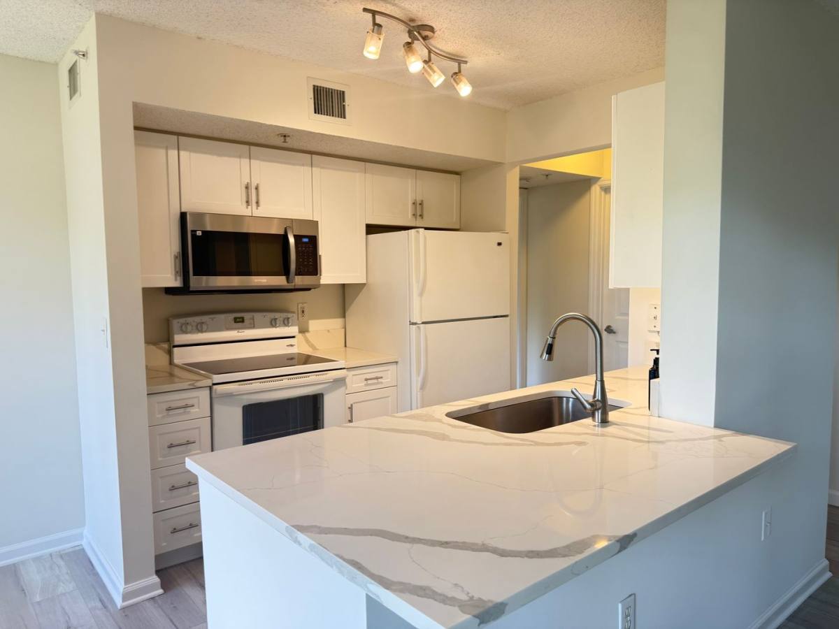 Apartment for rent at 284 Village Blvd, Jupiter, FL 33469