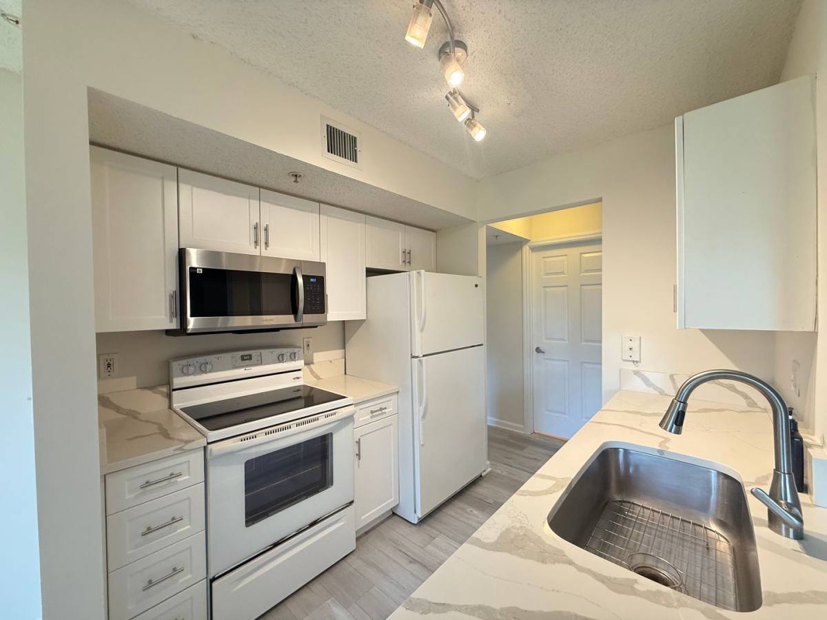 Apartment for rent at 284 Village Blvd, Jupiter, FL 33469