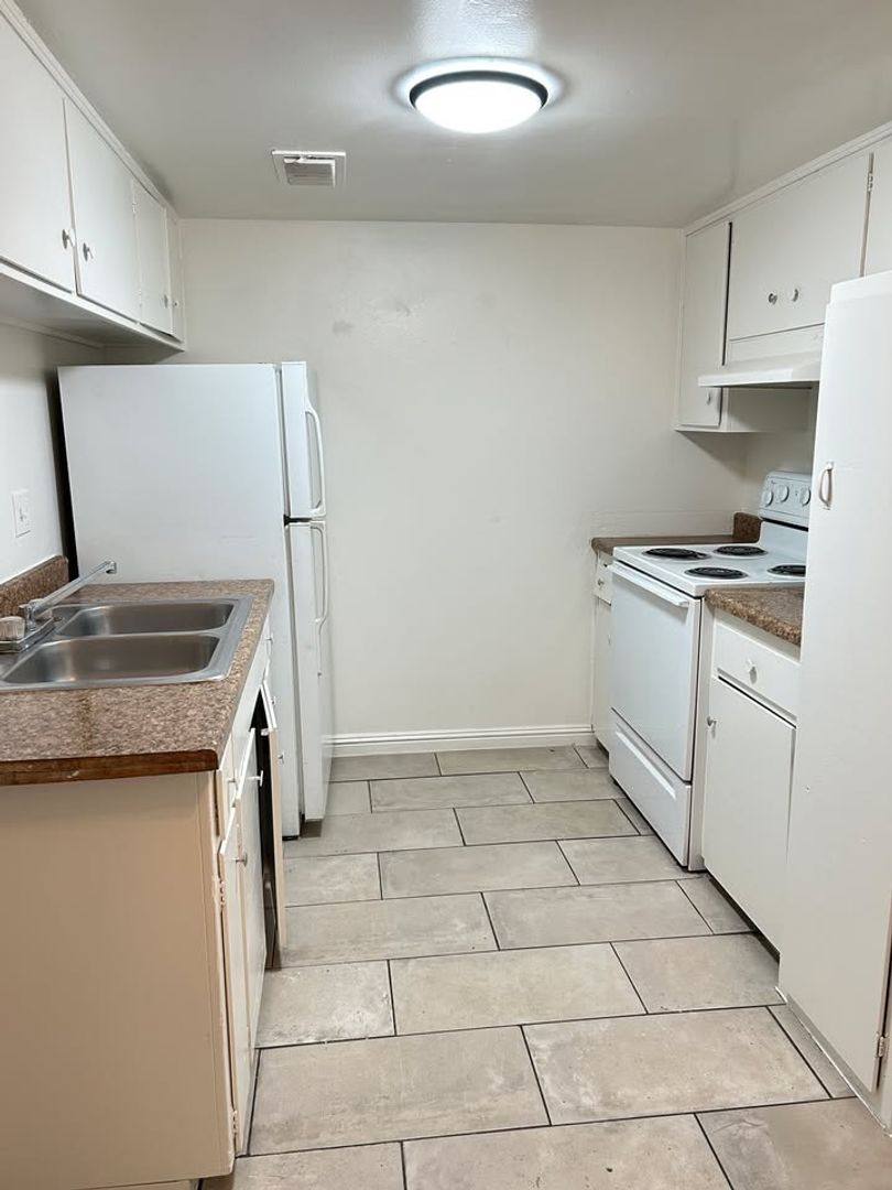 Apartment for rent at 3801 Hazelwood St, Las Vegas, NV 89119