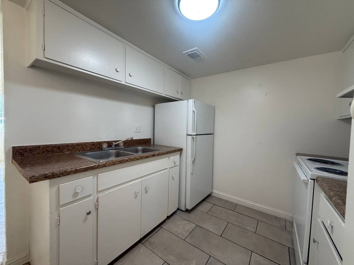 Apartment for rent at 3801 Hazelwood St, Las Vegas, NV 89119