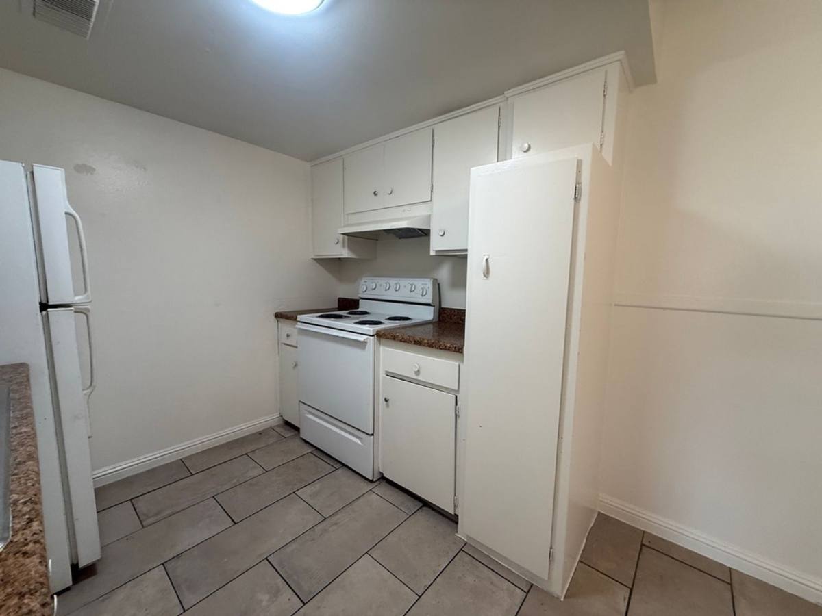 Apartment for rent at 3801 Hazelwood St, Las Vegas, NV 89119