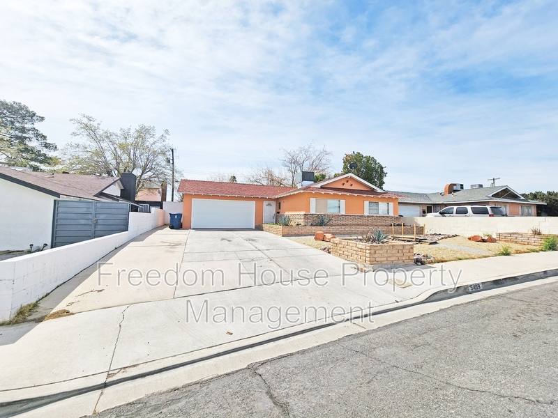 House for rent at 5409 Mountain View Dr, Las Vegas, NV 89146