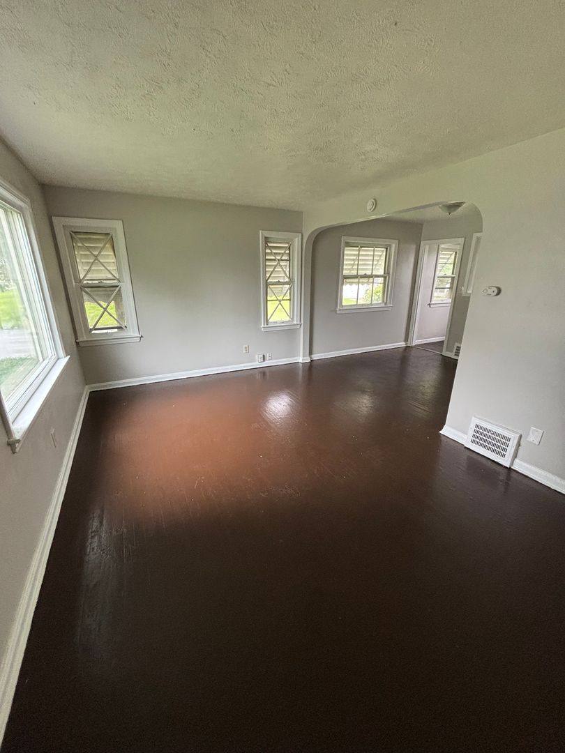 House for rent at 9334 McCracken Blvd, Cleveland, OH 44125