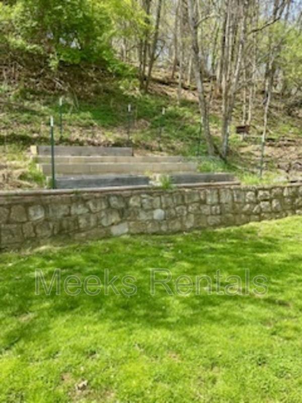 House for rent at 1118 Montrose Dr, South Charleston, WV 25303