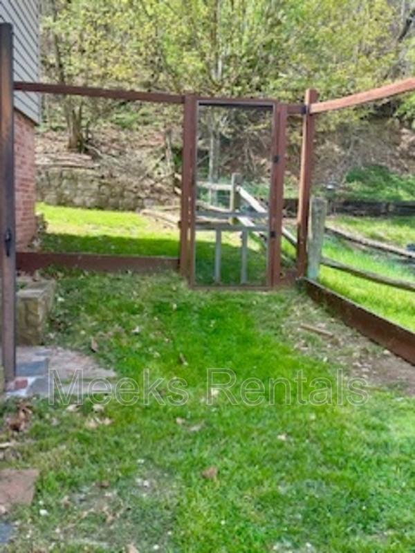 House for rent at 1118 Montrose Dr, South Charleston, WV 25303