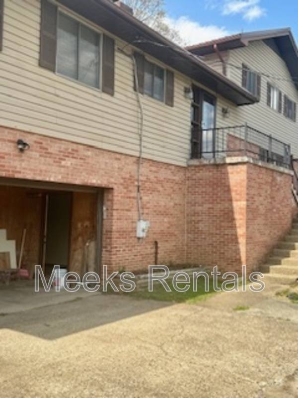 House for rent at 1118 Montrose Dr, South Charleston, WV 25303