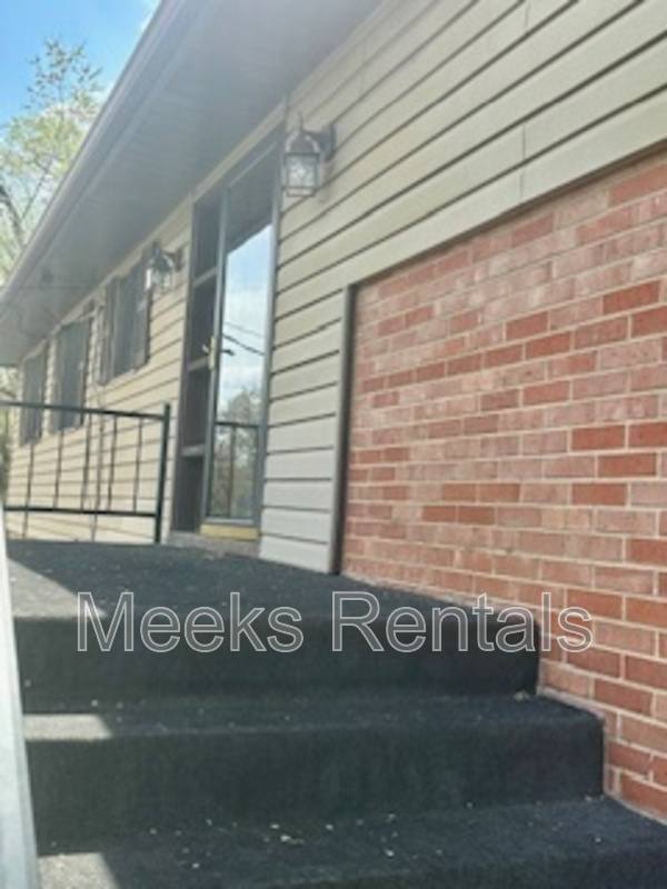 House for rent at 1118 Montrose Dr, South Charleston, WV 25303