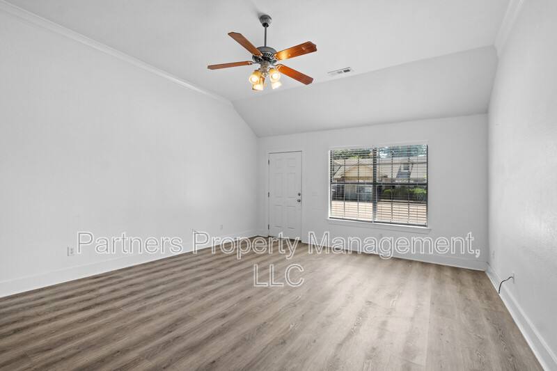 Apartment for rent at 1174 W Hendrix St, Fayetteville, AR 72703