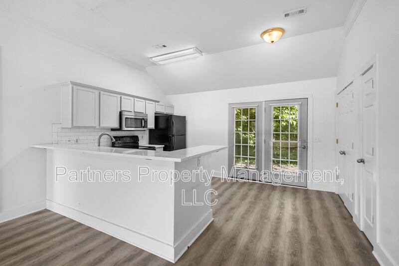Apartment for rent at 1174 W Hendrix St, Fayetteville, AR 72703