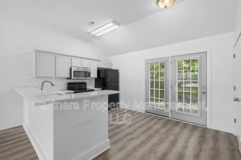 Apartment for rent at 1174 W Hendrix St, Fayetteville, AR 72703