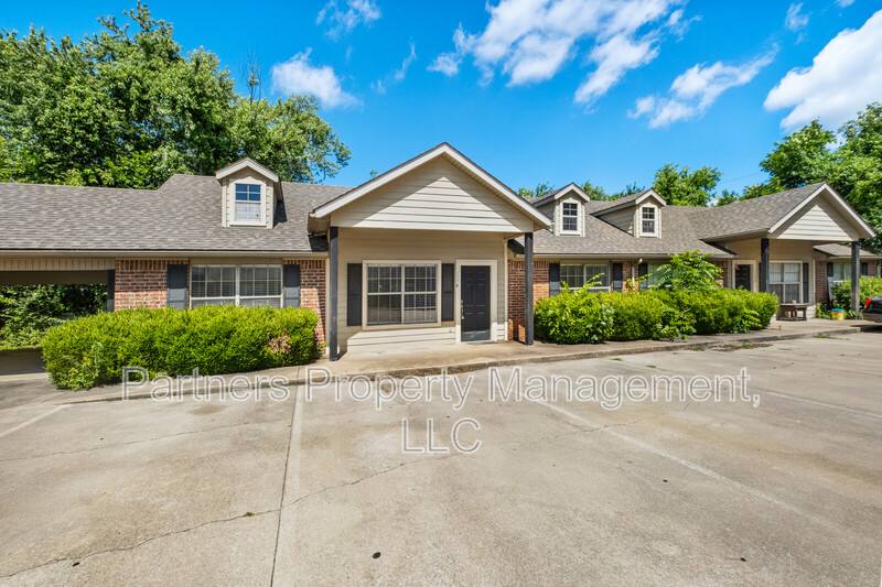 Apartment for rent at 1174 W Hendrix St, Fayetteville, AR 72703
