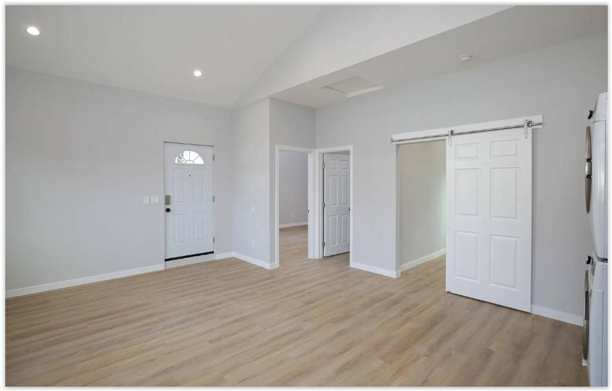 Townhouse for rent at 369 N Waverly St, Orange, CA 92866