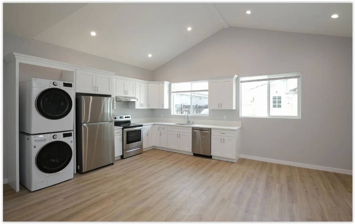Townhouse for rent at 369 N Waverly St, Orange, CA 92866