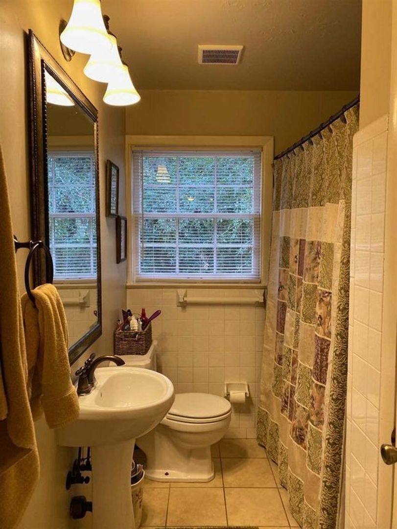 House for rent at 3155 Lakeshore Dr, Tallahassee, FL 32312