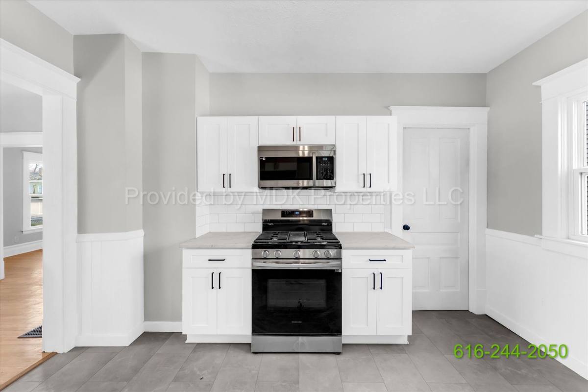 House for rent at 425 Woodlawn St SE, Grand Rapids, MI 49507