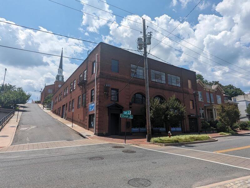 Apartment for rent at 305 6th St #202, Lynchburg, VA 24504