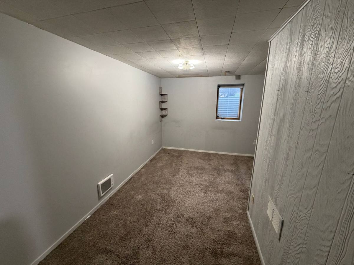 Townhouse for rent at 2700-2702 W 66th St, Minneapolis, MN 55432