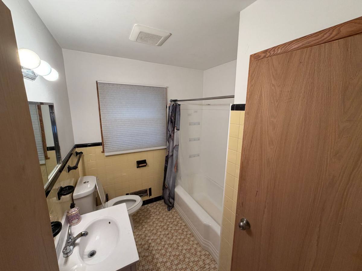 Townhouse for rent at 2700-2702 W 66th St, Minneapolis, MN 55432
