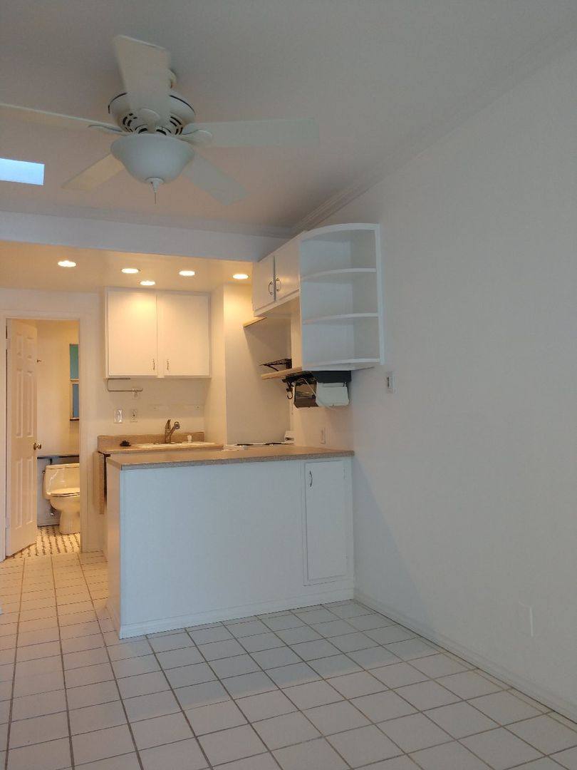 Apartment for rent at 665 Camino Real #4, Palm Springs, CA 92264