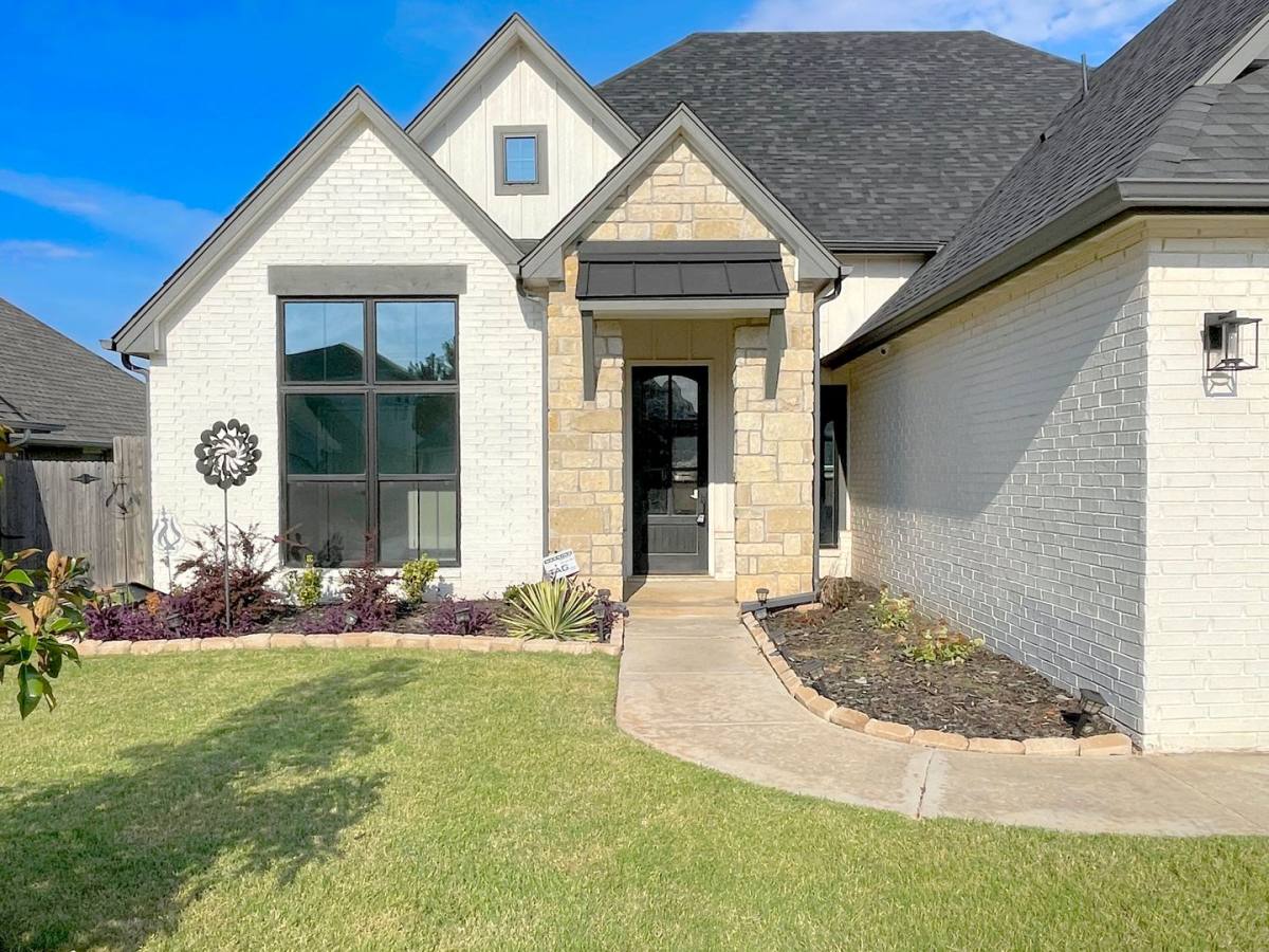 House for rent at 18801 Hidden Hill Terrace, Edmond, OK 73012