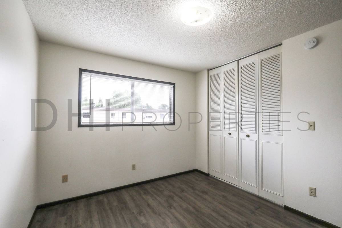 Apartment for rent at 852-862 8th Ave, Longview, WA 98632