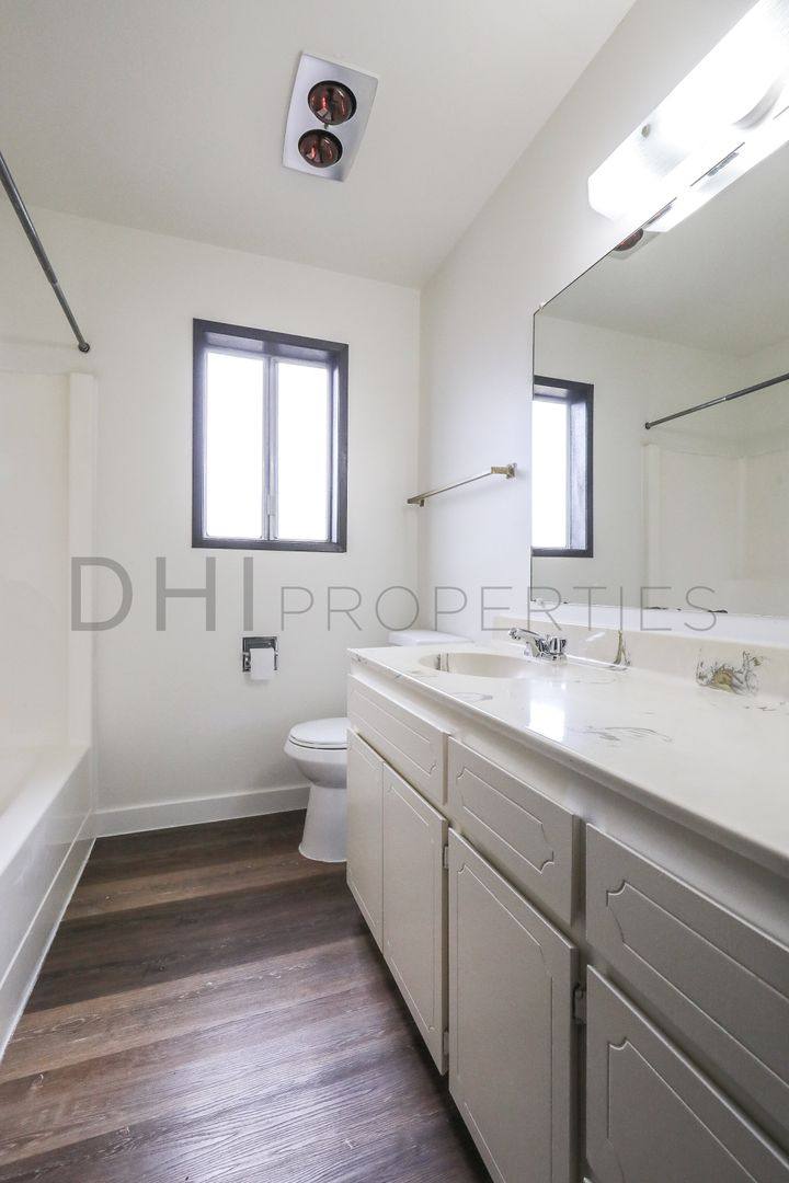 Apartment for rent at 852-862 8th Ave, Longview, WA 98632