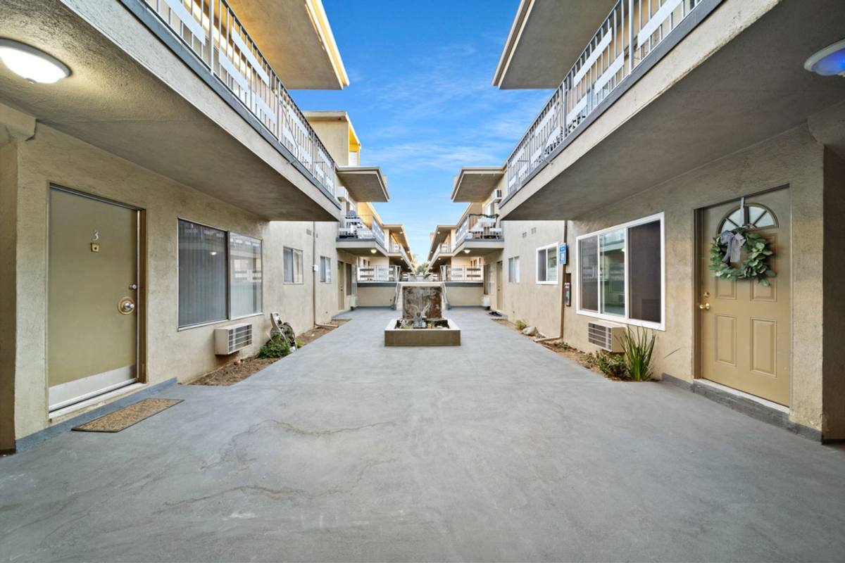 Apartment for rent at 18400 Collins St, Tarzana, CA 91356