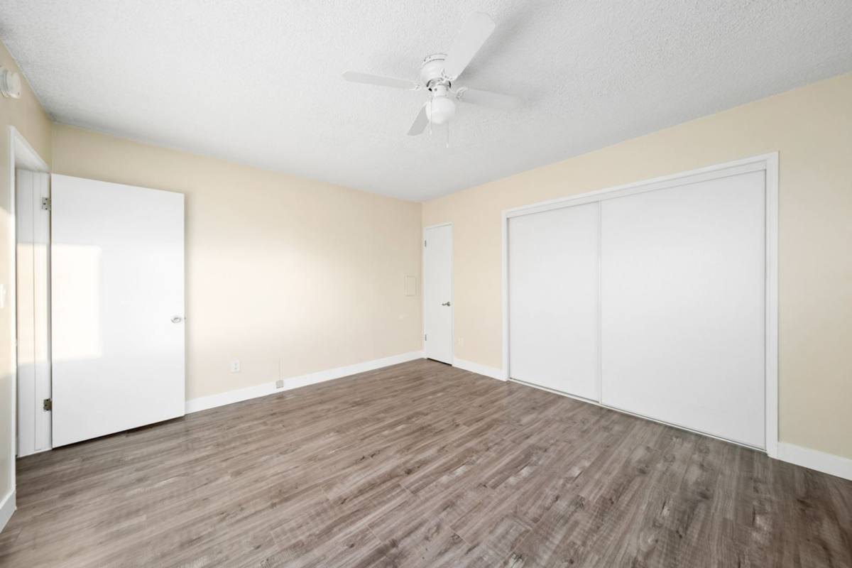 Apartment for rent at 18400 Collins St, Tarzana, CA 91356