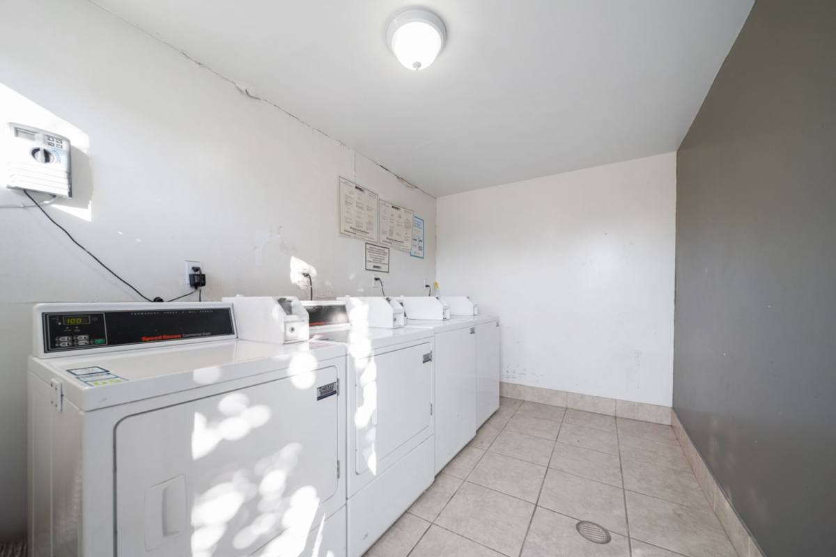 Apartment for rent at 18400 Collins St, Tarzana, CA 91356