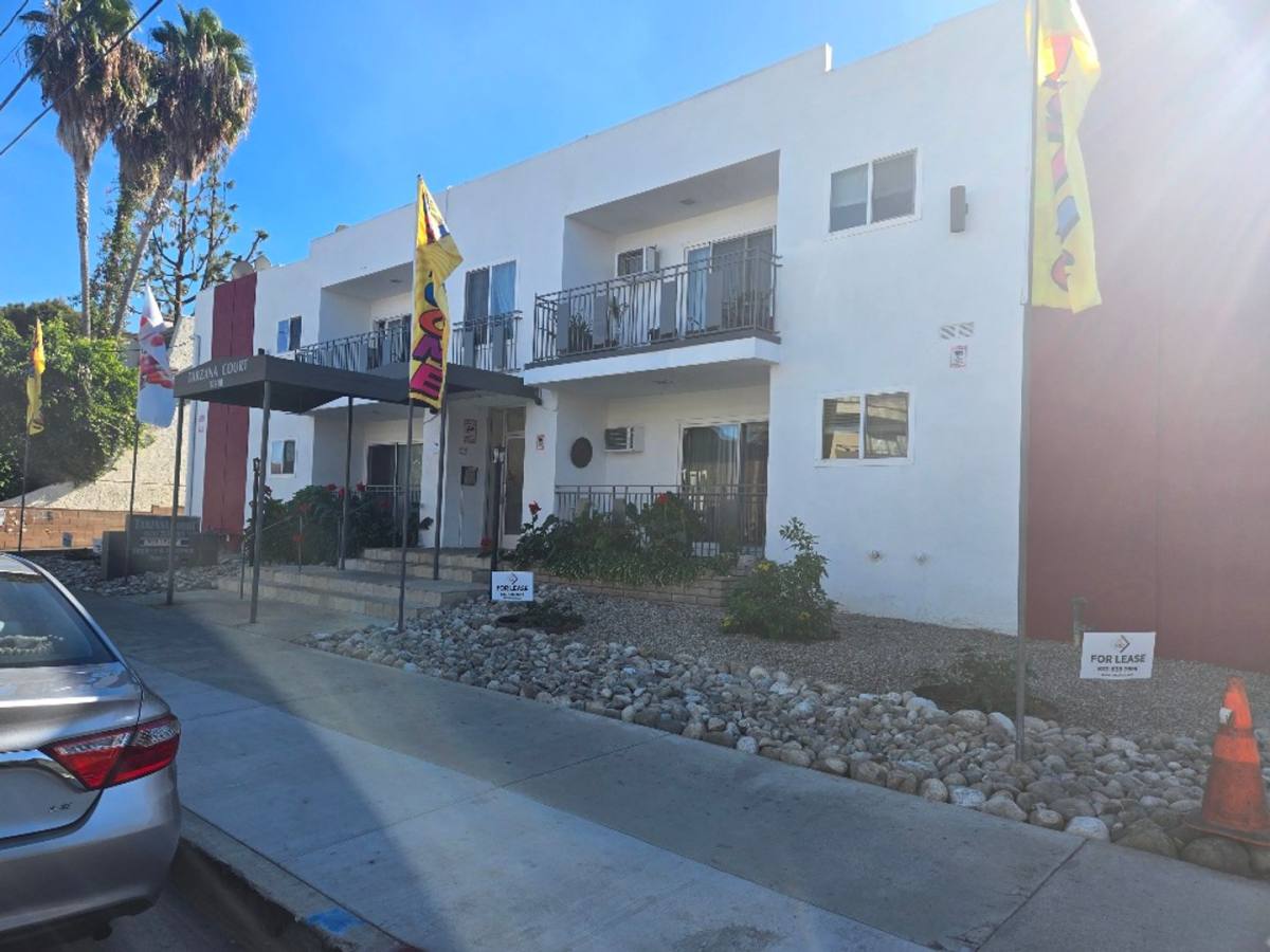 Apartment for rent at 18400 Collins St, Tarzana, CA 91356