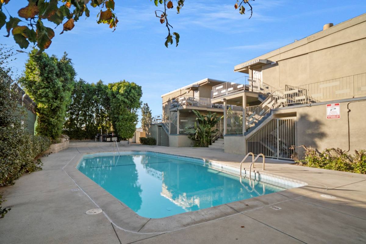 Apartment for rent at 18400 Collins St, Tarzana, CA 91356