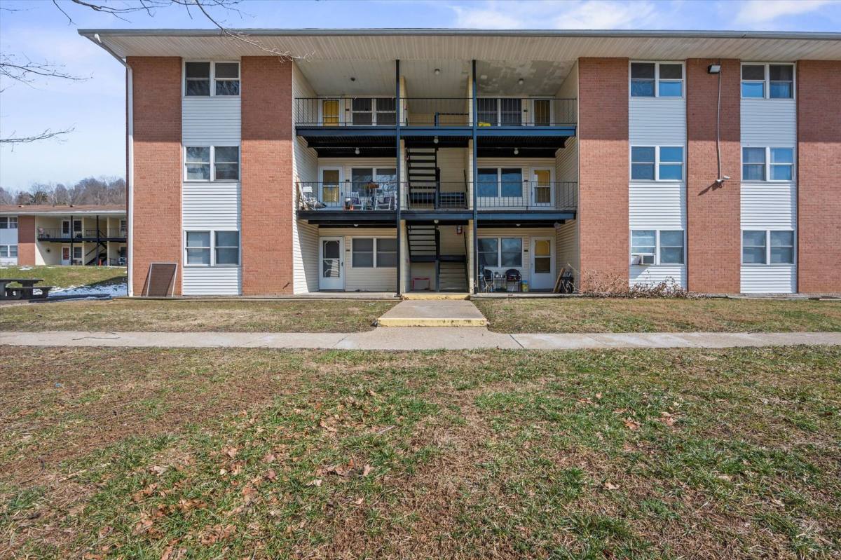 Apartment for rent at 1 Stoneybrook Rd, Clarksburg, WV 26301