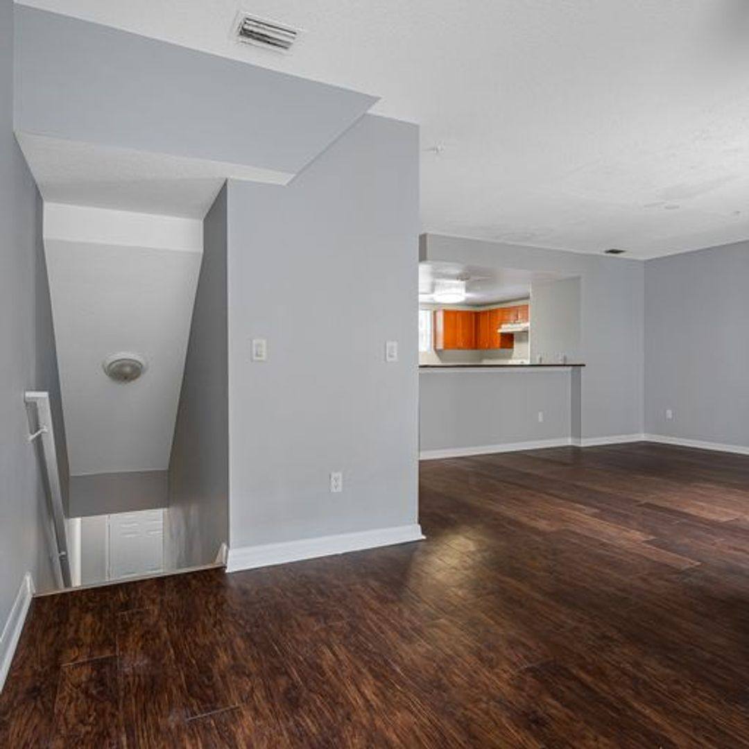 Apartment for rent at 5709 Las Ventanas Dr, Tampa, FL 33617