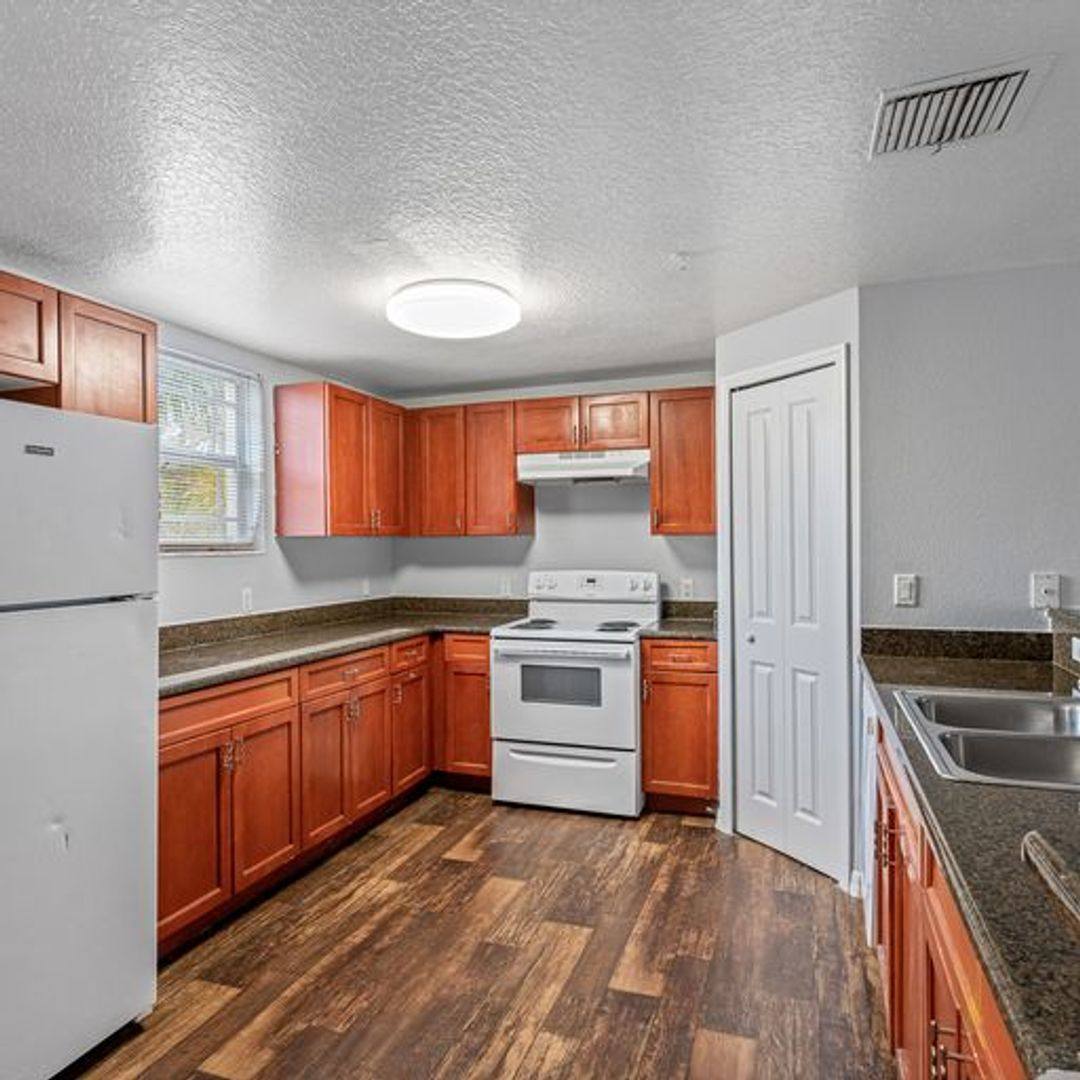 Apartment for rent at 5709 Las Ventanas Dr, Tampa, FL 33617