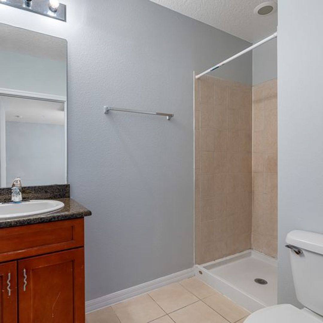 Apartment for rent at 5709 Las Ventanas Dr, Tampa, FL 33617